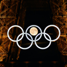 PolÈmique autour du maintien des anneaux de la tour Eiffel